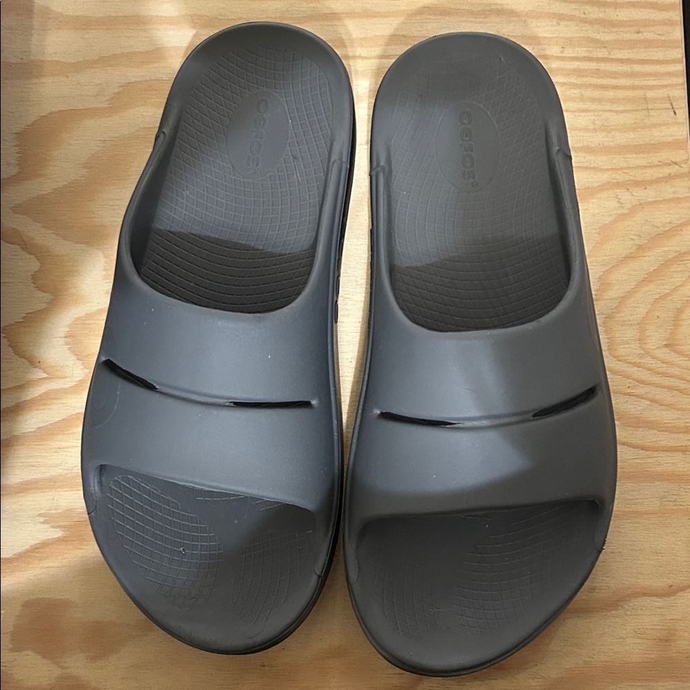 OOFOS Charcoal Slide Sandals